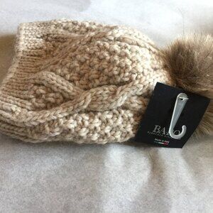BA-BO Cable Knit Beanie Hat Made in Italy with Faux Fur Pompom -new